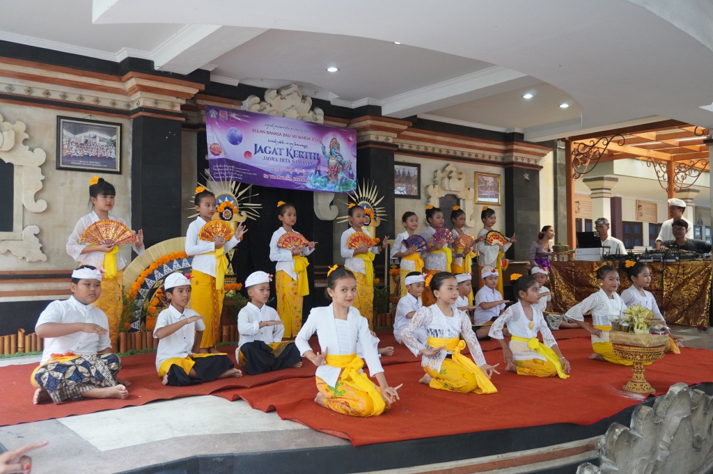 SD Widiatmika Rayakan Bulan Bahasa Bali, Tanamkan Cinta Budaya Sejak Dini
