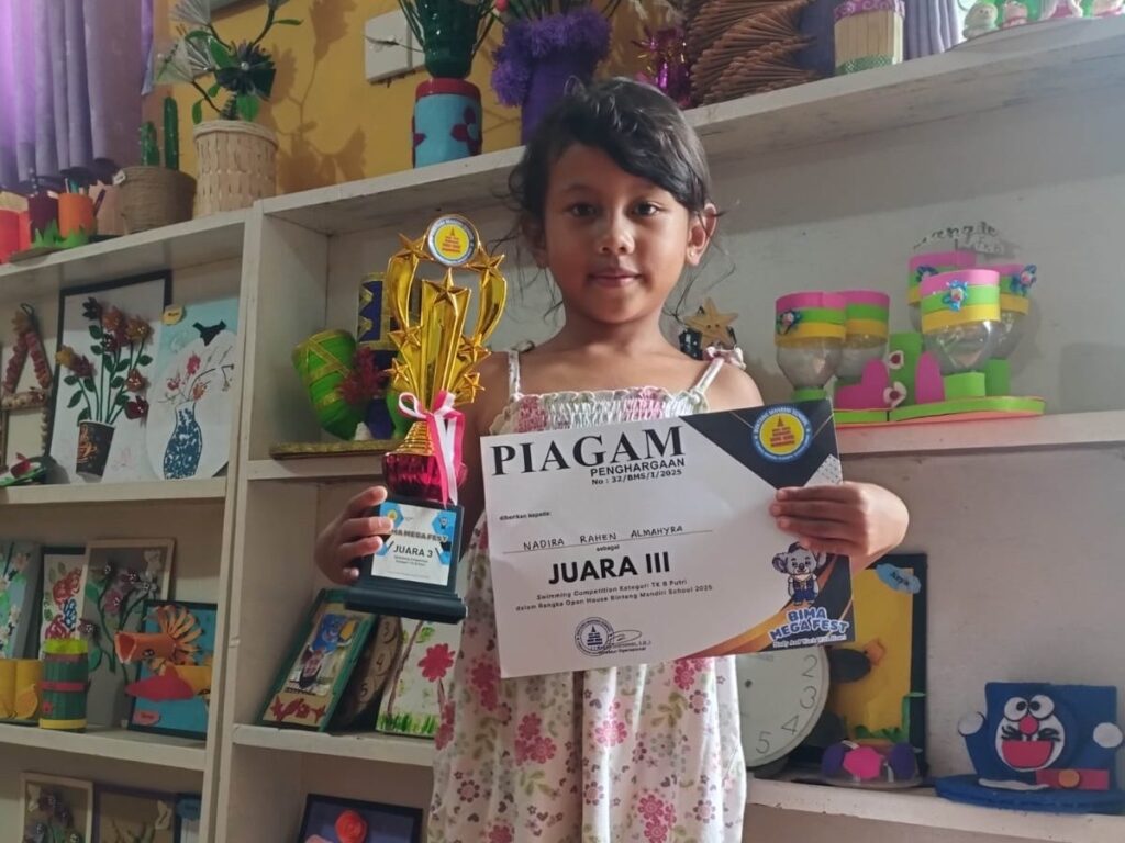 Siswi TK Widiatmika Raih Juara dalam Lomba Renang Bima Mega Fest 2025