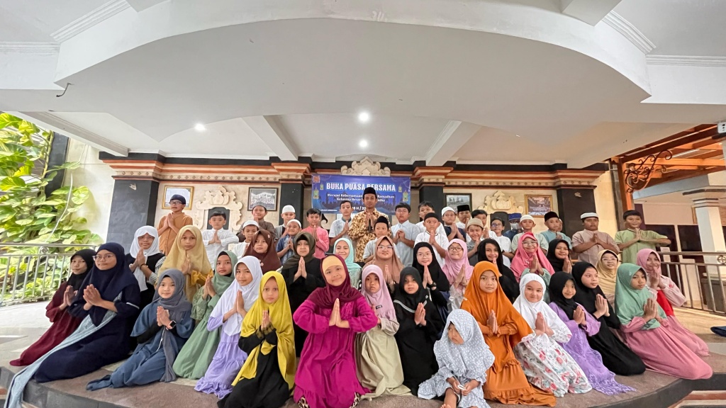 Buka Puasa Bersama, Kolaborasi Sekolah dan Orang Tua untuk Menanamkan Kebersamaan di SD Widiatmika