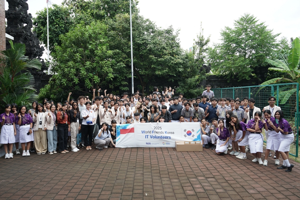 SMK Widiatmika Jadi Tuan Rumah Program World Friends Korea 2025