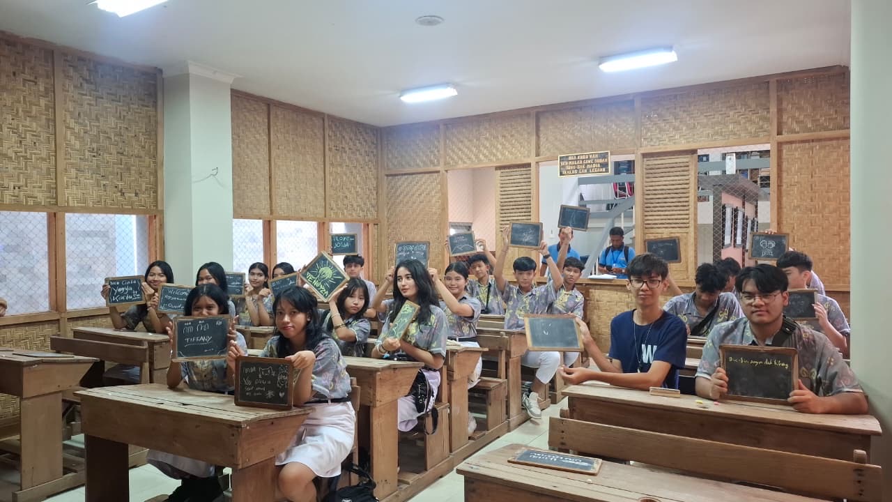 Kunjungan Pendidikan ke Pulau Jawa Perluas Wawasan Siswa SMK Widiatmika